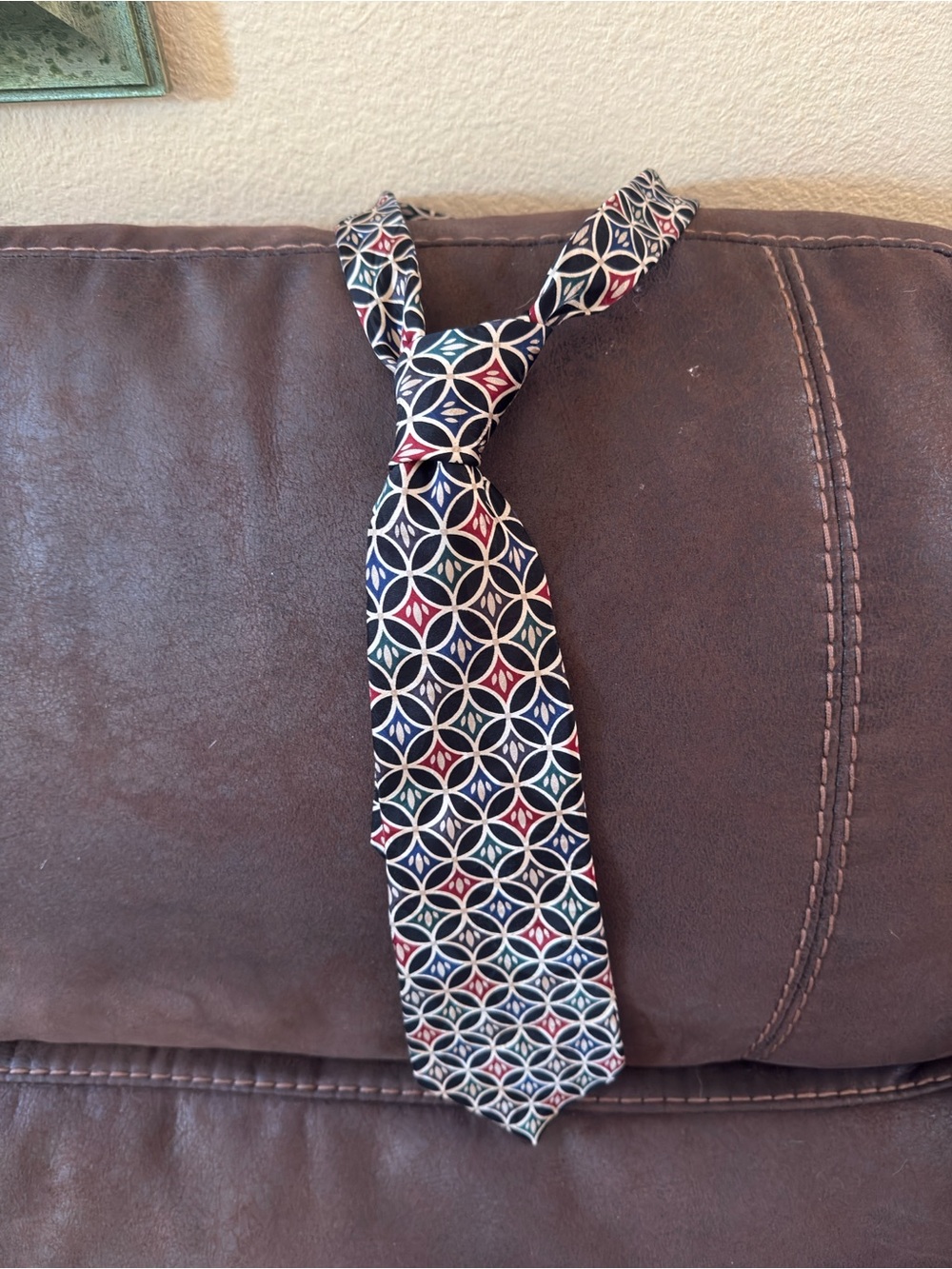 Classic Geometric Men's Tie in Navy, Red, and White